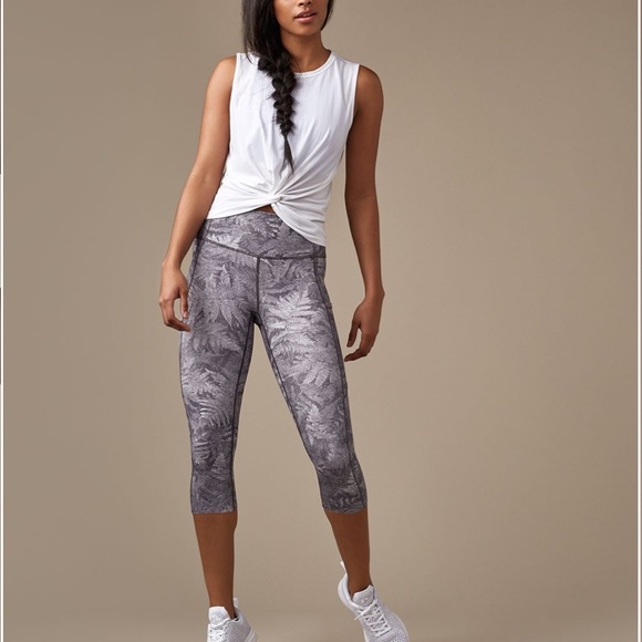 Lululemon White Crescent Tank Size 8 - Picture 2 of 10